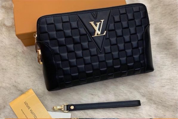 vi cam tay hang hieu gucci